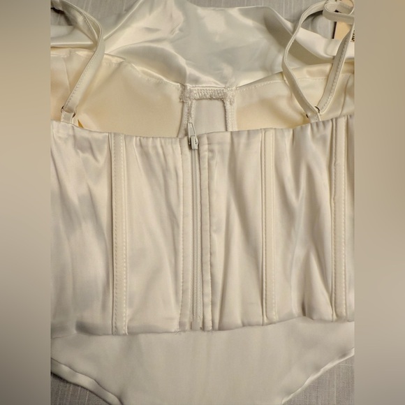 NWT PERFECT CORSET White Top Size Medium - Picture 10 of 12
